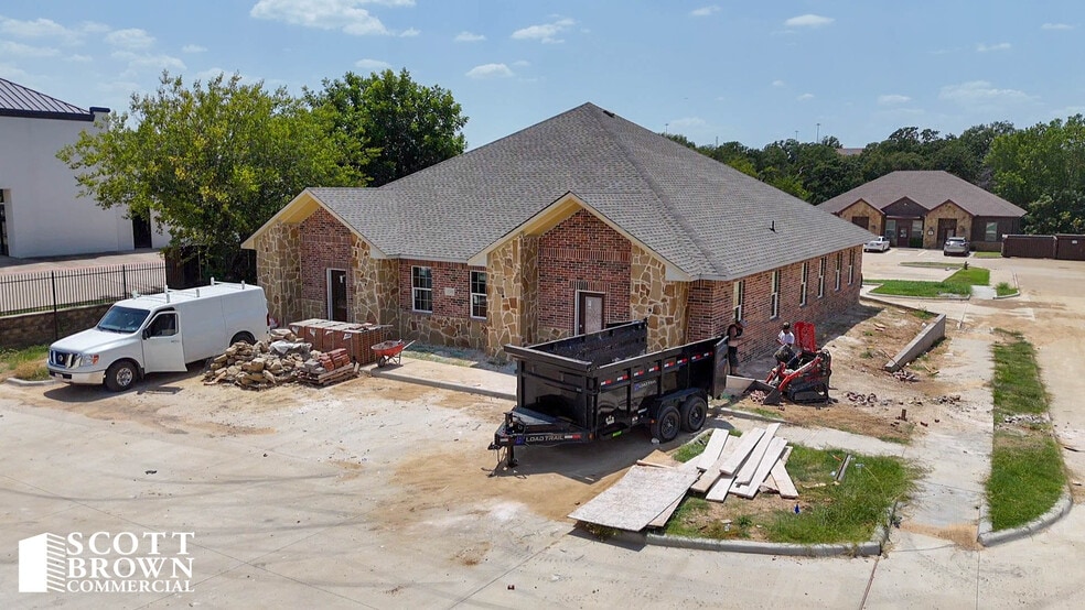 2360-2364 S Uecker Ln., Lewisville, TX for lease - Building Photo - Image 3 of 12
