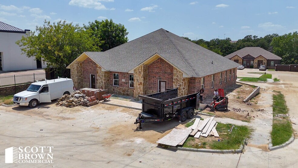 2366-2372 S Uecker Ln, Lewisville, TX à louer - Photo du bâtiment - Image 3 de 12