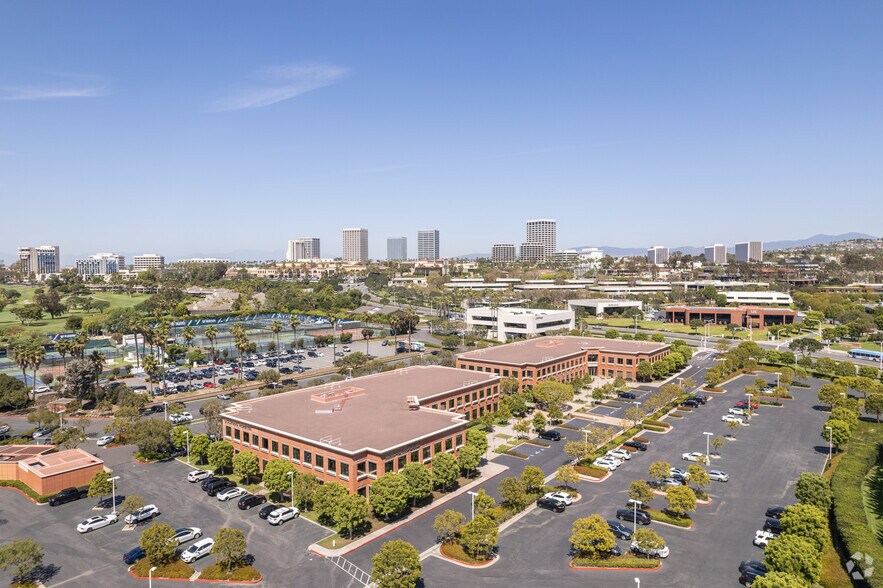 1400 Newport Center Dr, Newport Beach, CA à louer - Aérien - Image 3 de 7