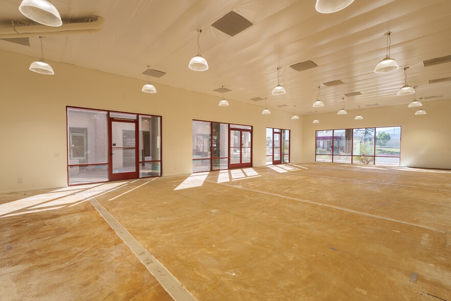 68828 Ramon Rd, Cathedral City, CA for lease - Building Photo - Image 3 of 10