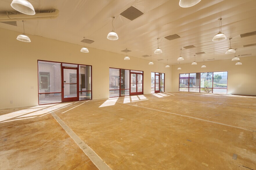 68828 Ramon Rd, Cathedral City, CA à louer - Photo du bâtiment - Image 3 de 10