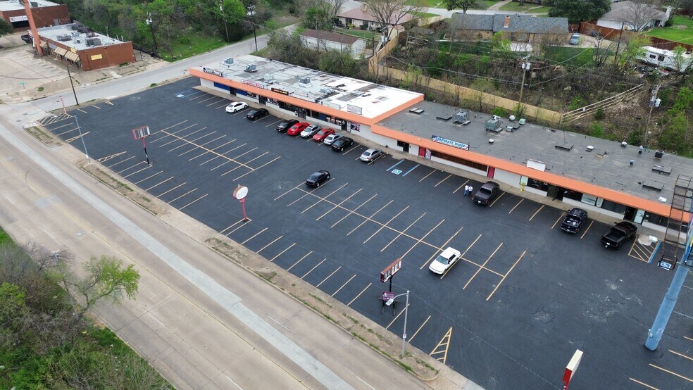 5412-5438 Brentwood Stair Rd, Fort Worth, TX à vendre - Photo du bâtiment - Image 3 de 3