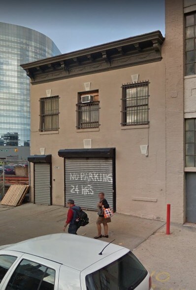 4301 Queens St, Long Island City, NY à louer - Photo du bâtiment - Image 1 de 2