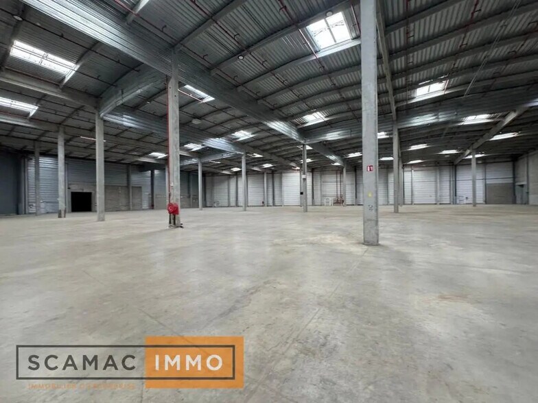 Industrial in Combs-la-Ville for lease - Building Photo - Image 2 of 14