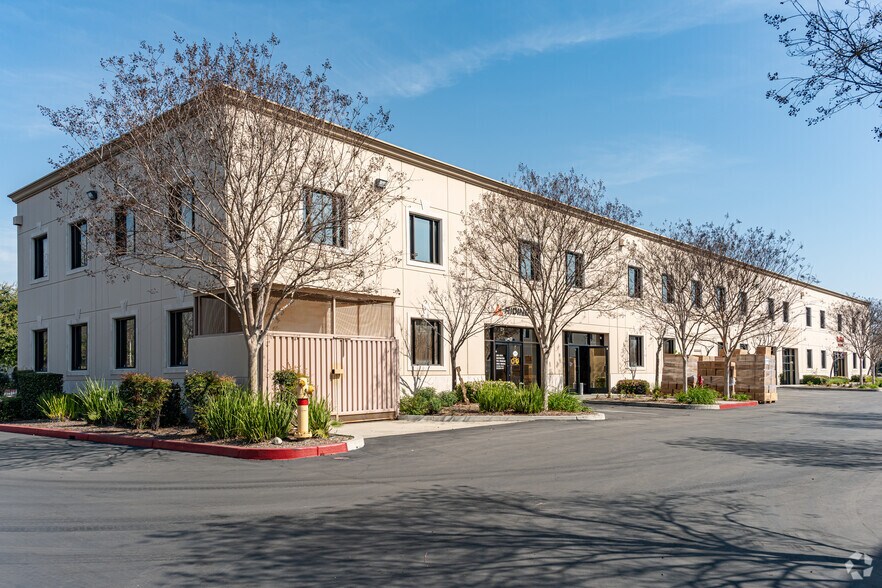 1795 E Holt Blvd, Ontario, CA à vendre - Photo du bâtiment - Image 2 de 4