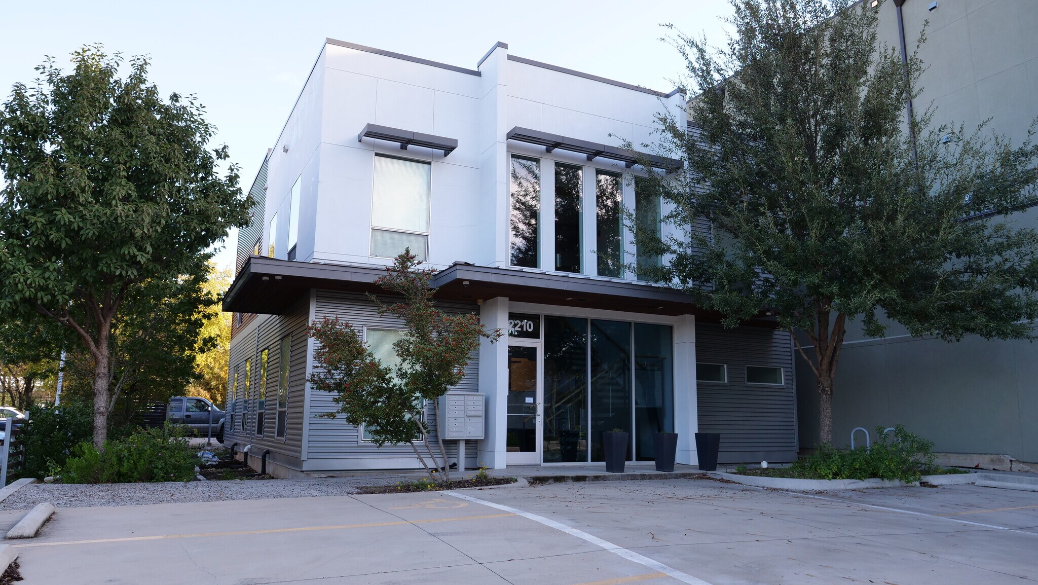 2210 Western Trails Blvd, Austin, TX à vendre Photo du bâtiment- Image 1 de 16