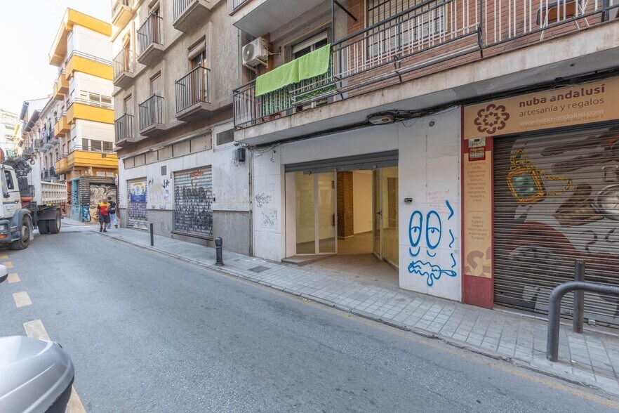 Calle Almona de San Juan de Dios, 15, Granada, Granada for sale - Building Photo - Image 3 of 21