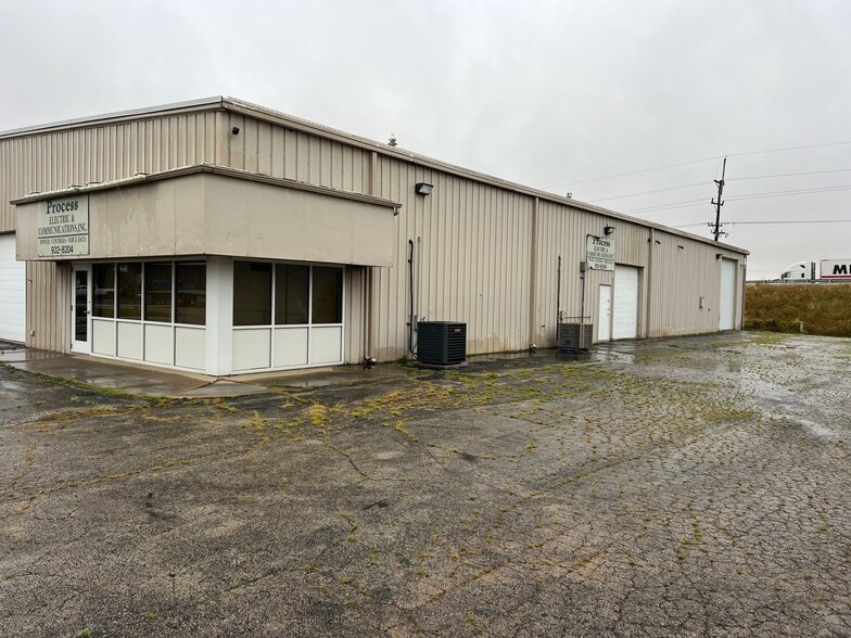 1240 Stanford Dr, Kankakee, IL for sale - Building Photo - Image 3 of 23