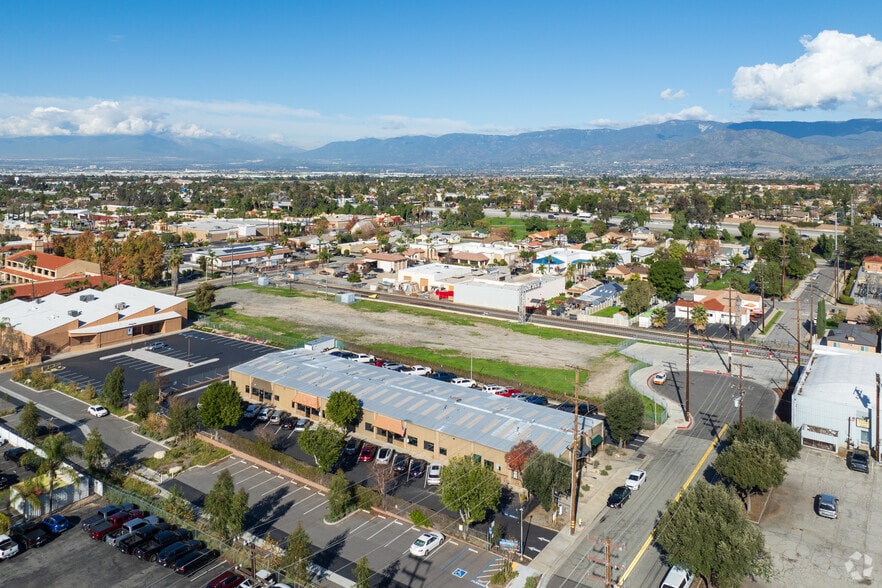 301 N 9th St, Redlands, CA à louer - Aérien - Image 1 de 1