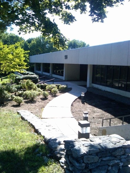 199 Park Road Ext, Middlebury, CT à louer - Photo du bâtiment - Image 3 de 9