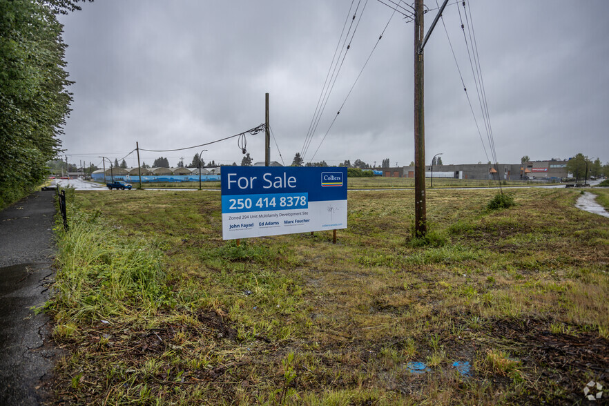 20556 Dewdney Trunk Rd, Maple Ridge, BC for sale - Primary Photo - Image 1 of 2