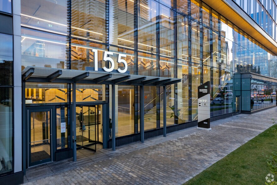 125 Queens Quay E, Toronto, ON à louer - Photo du bâtiment - Image 3 de 23
