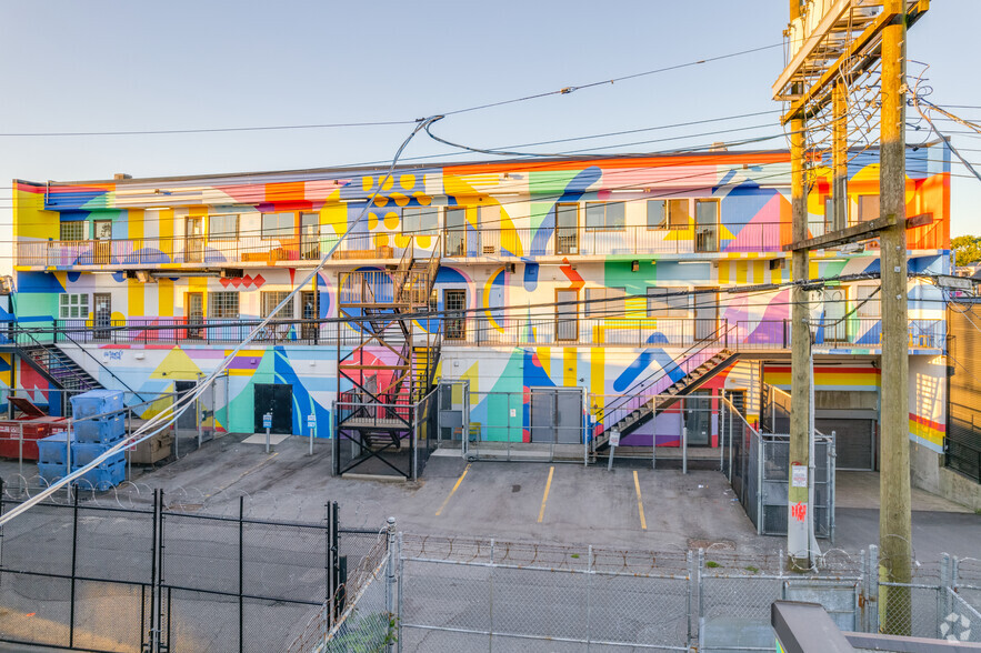 873-883 E Hastings St, Vancouver, BC for lease - Building Photo - Image 3 of 8