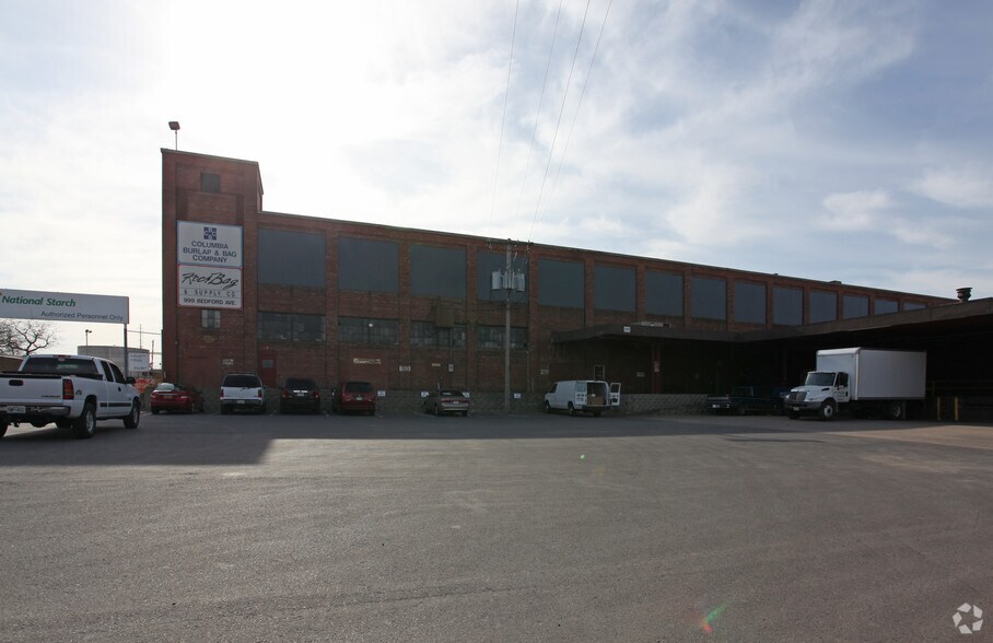 999 Bedford Rd, North Kansas City, MO à louer - Photo du bâtiment - Image 3 de 14