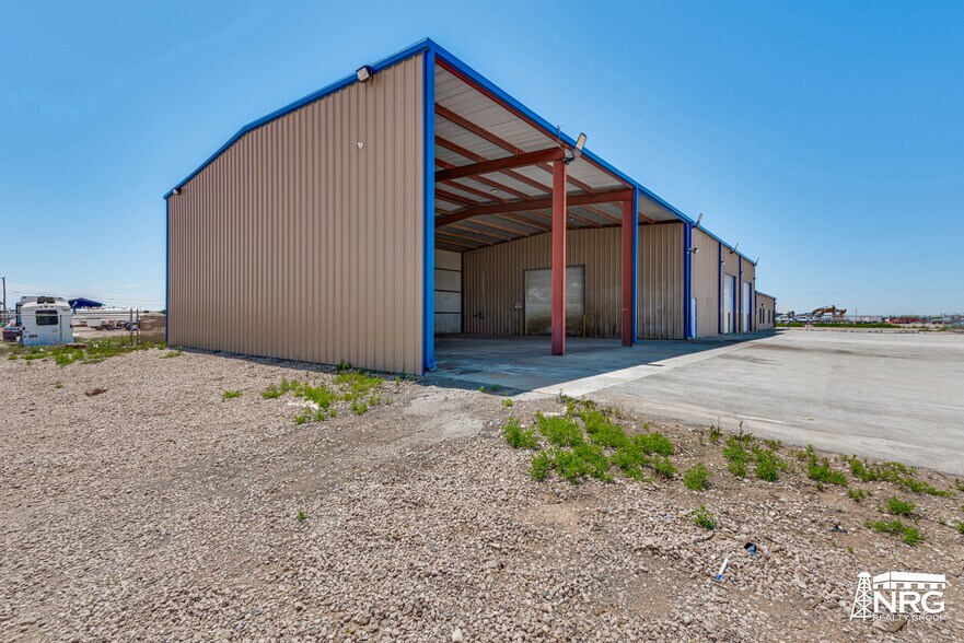1101 S County Road 1302, Midland, TX à louer - Photo du bâtiment - Image 2 de 18