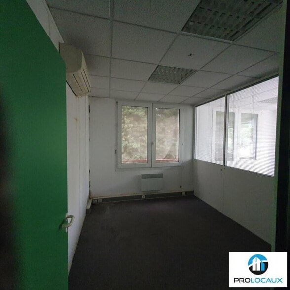 Bureau dans SAINT EGREVE à vendre - Photo intérieure - Image 3 de 12