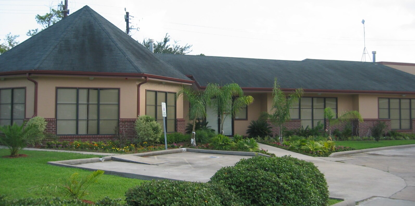 888 Wilcrest Dr, Houston, TX à louer Photo du bâtiment- Image 1 de 4