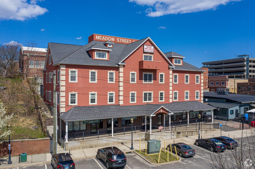 228 Meadow St, Waterbury, CT à louer - Photo du bâtiment - Image 3 de 3