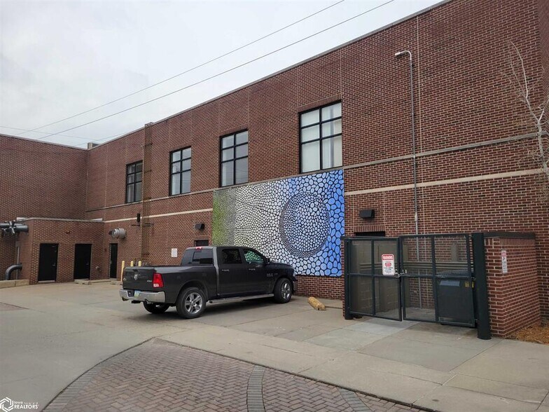127 E Main St, Ottumwa, IA à louer - Photo du bâtiment - Image 3 de 11