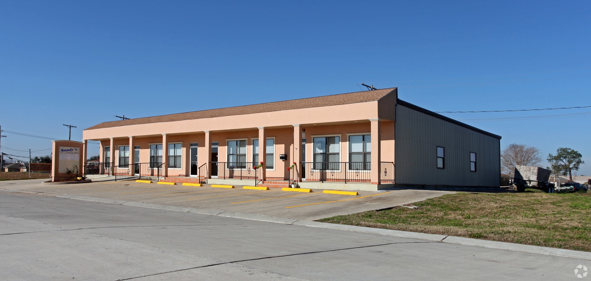 3620 De La Ronde Dr, Chalmette, LA for lease Primary Photo- Image 1 of 9