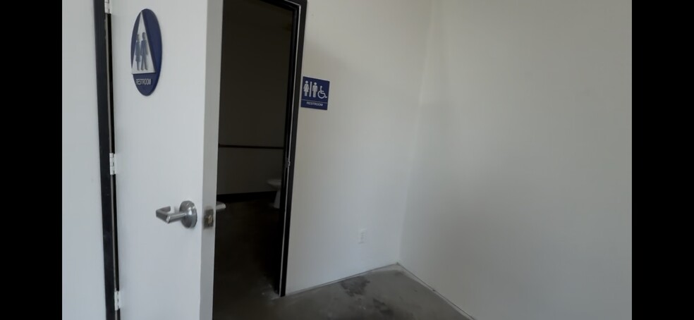 8235-8239 Lankershim Blvd, North Hollywood, CA à louer - Photo du bâtiment - Image 2 de 4