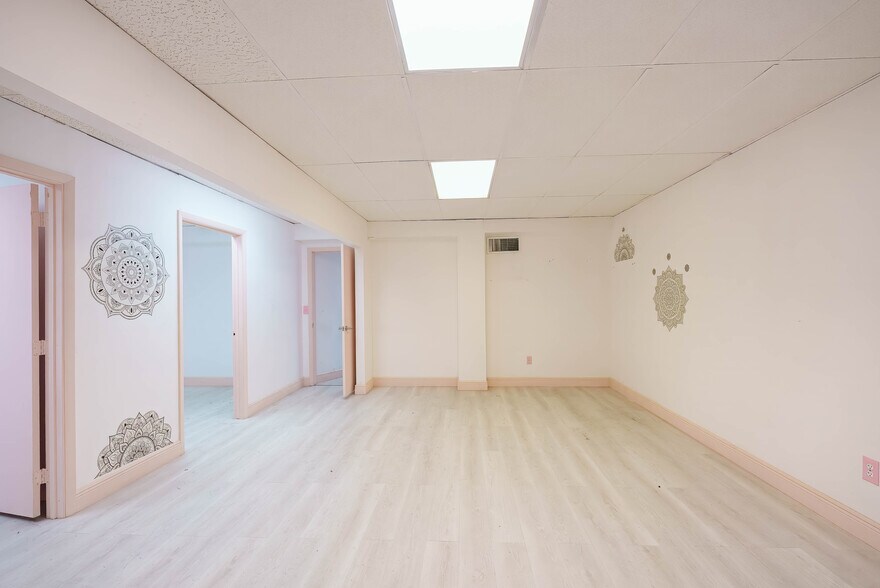 7915 Biscayne Blvd, Miami, FL à louer - Photo du bâtiment - Image 3 de 18