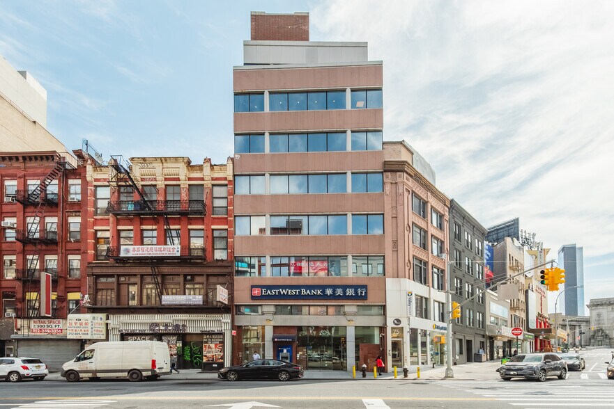 77 Bowery, New York, NY à vendre - Photo du bâtiment - Image 2 de 7