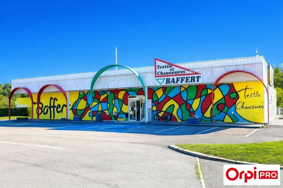 Retail in Ruy-Montceau for sale Building Photo- Image 1 of 7