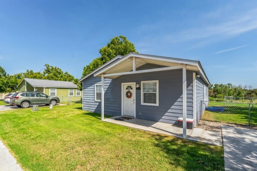 3490 County Road 4713 rd, La Coste, TX à vendre - Photo du bâtiment - Image 3 de 7