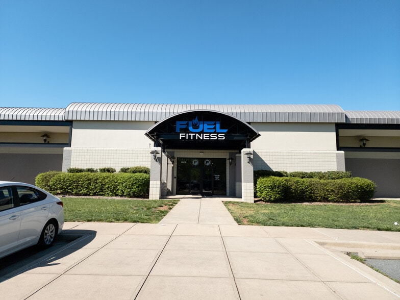 2825 Reynolda Rd, Winston-Salem, NC à vendre - Photo du bâtiment - Image 2 de 15