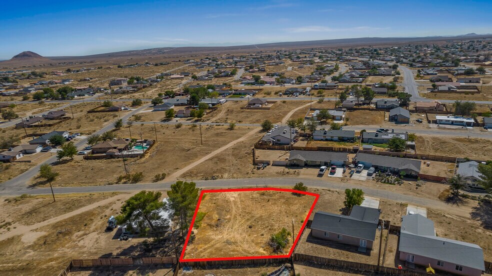 8991 Grapewood Ave, California City, CA à vendre - Photo du bâtiment - Image 2 de 7