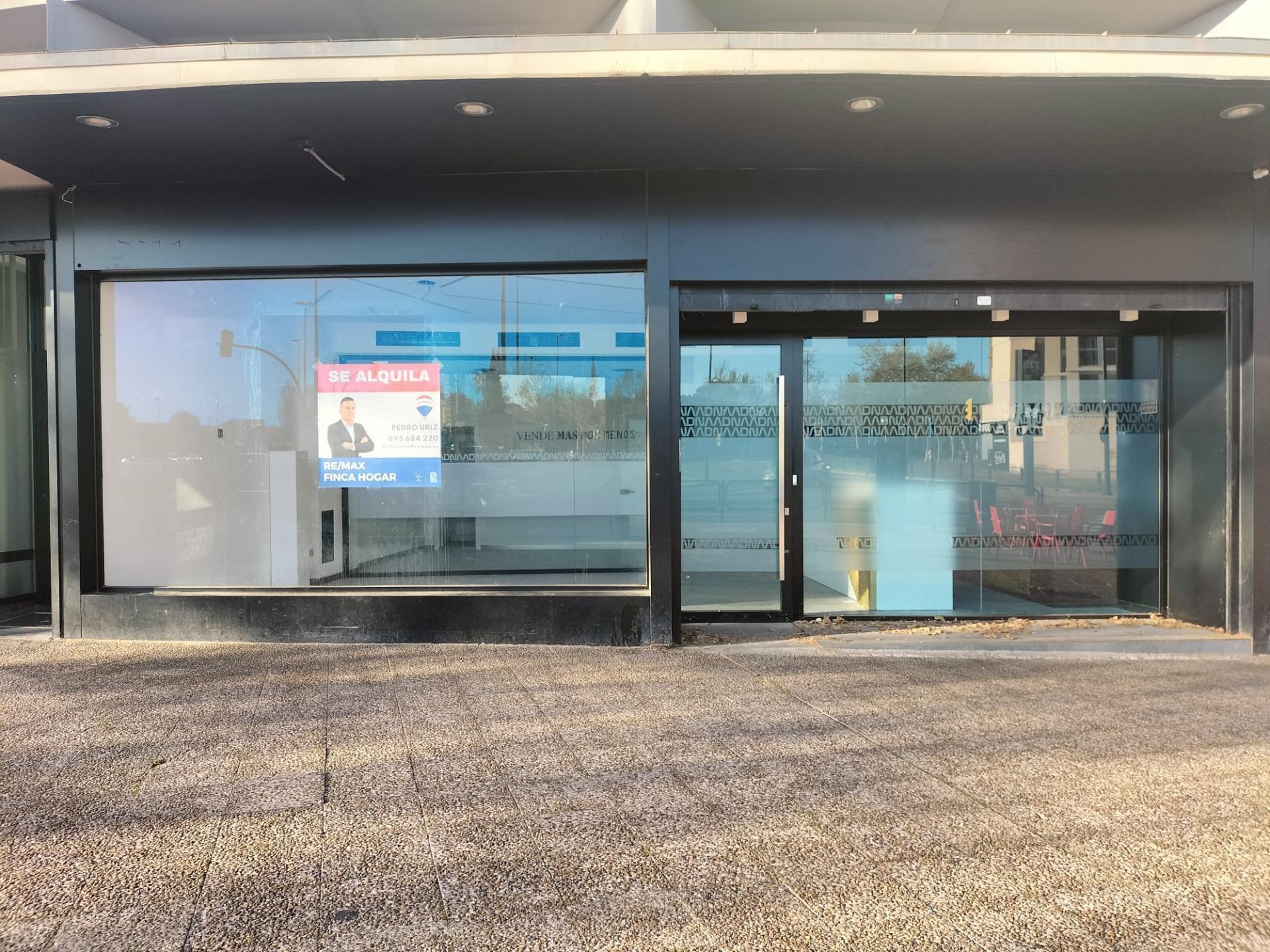 Retail in Zaragoza, Zaragoza for lease Building Photo- Image 1 of 57
