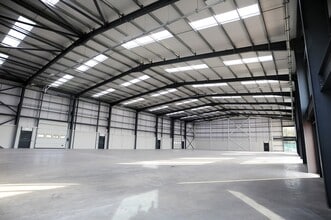 4A Riverside Way, Irvine à louer Photo intérieure- Image 2 de 3