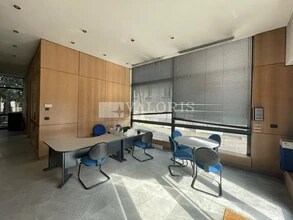 Retail in Lyon for lease Interior Photo- Image 1 of 5