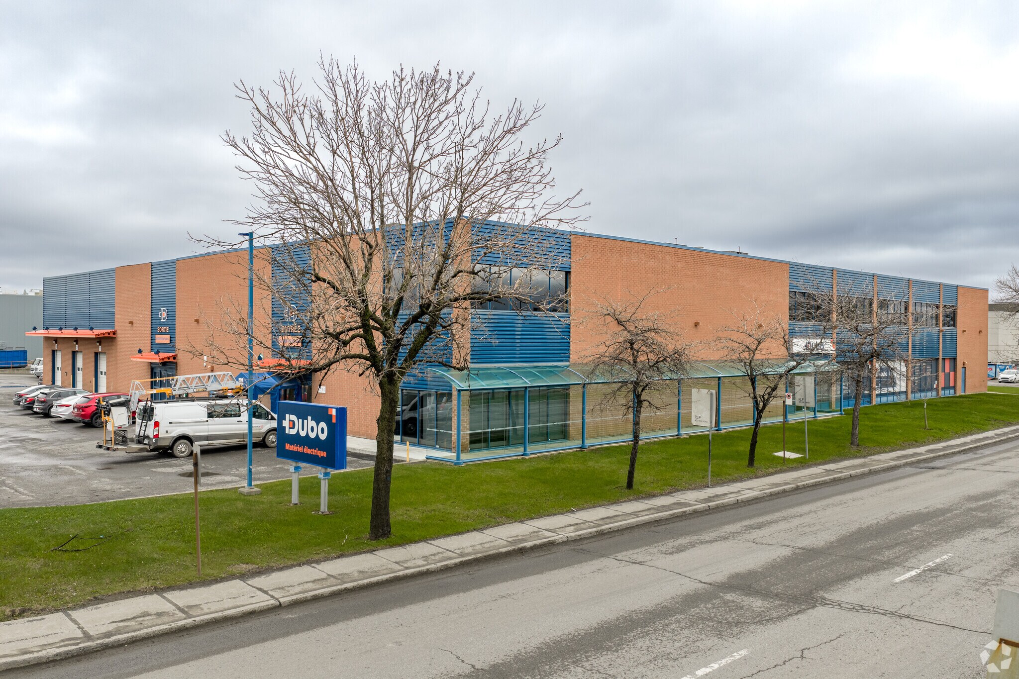 5780 Rue Ontario E, Montréal, QC à vendre Photo principale- Image 1 de 25