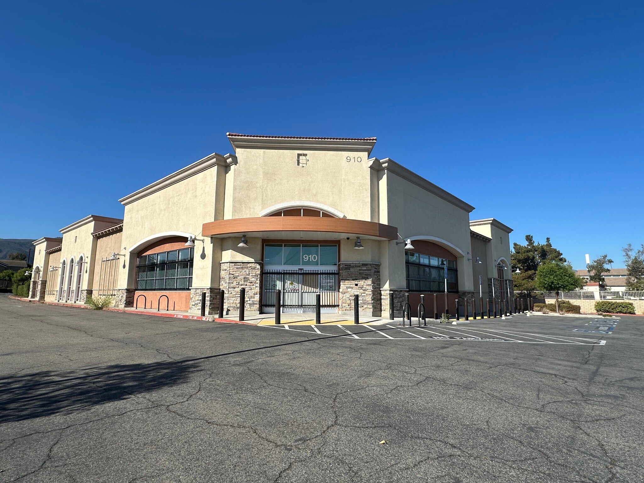 910 W Ontario Ave, Corona, CA for lease Primary Photo- Image 1 of 5