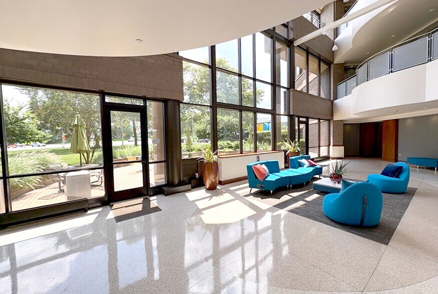 7 Great Valley Pky, Malvern, PA à louer - Photo du bâtiment - Image 3 de 10