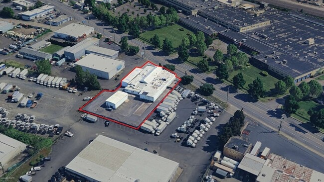 Plus de détails pour 81 NE Columbia Blvd, Portland, OR - Industriel à vendre