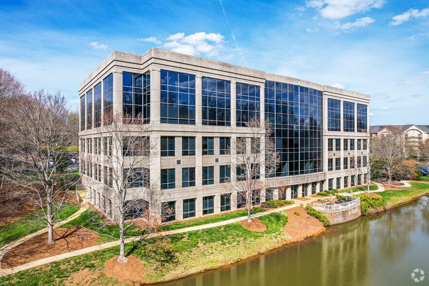 4135 S Stream Blvd, Charlotte, NC à louer - Photo du bâtiment - Image 2 de 10