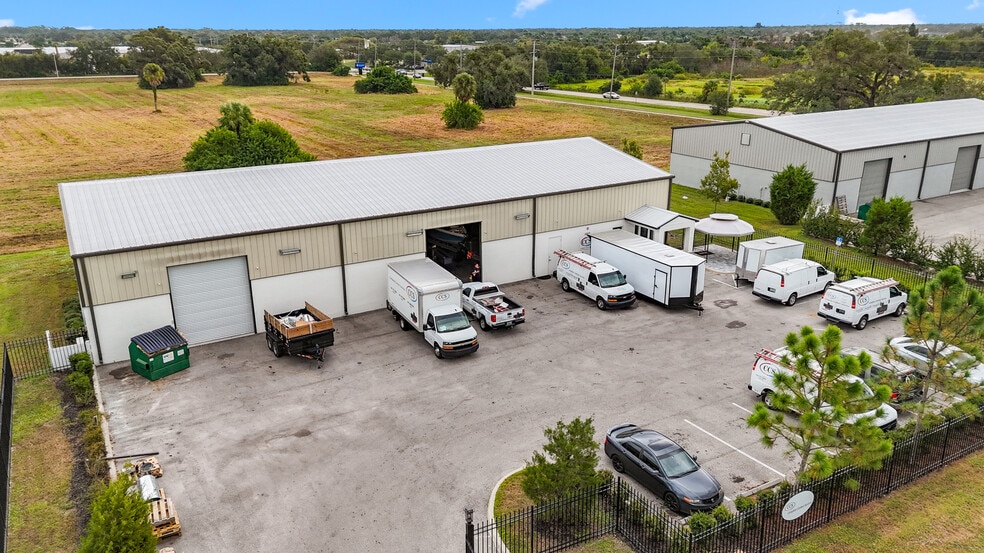 6860 28th St Cir, Sarasota, FL à vendre - Photo du bâtiment - Image 3 de 52