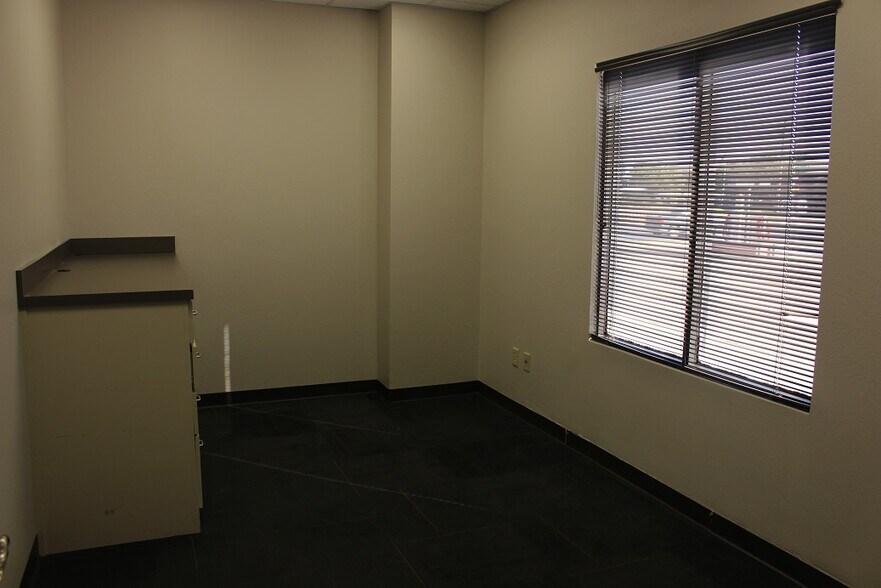 805 W Wadley Ave, Midland, TX à louer - Photo intérieure - Image 1 de 7