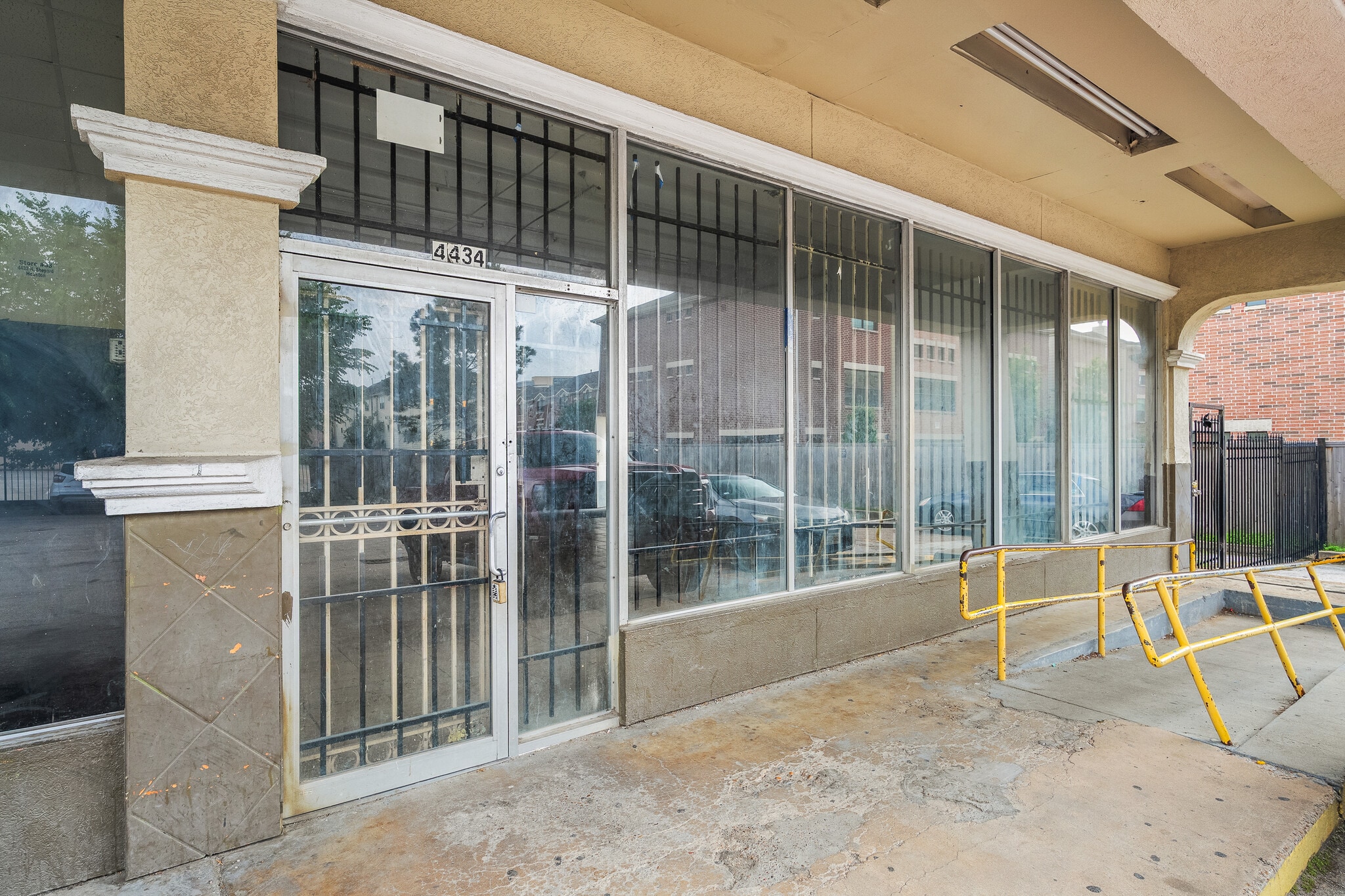 4424 N Shepherd Dr, Houston, TX for lease Interior Photo- Image 1 of 14