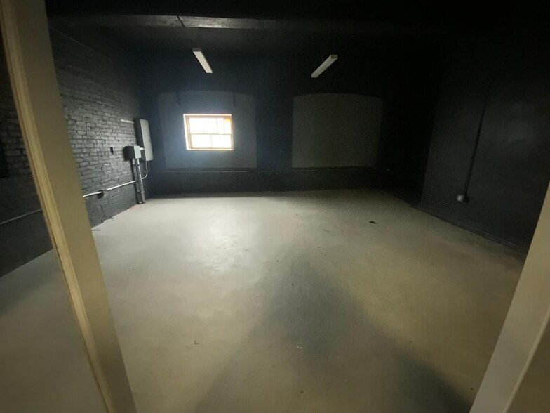 162 Astor St, Newark, NJ for lease - Interior Photo - Image 2 of 7