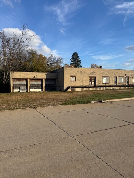 266 Spring St, Berlin, WI à vendre - Photo du bâtiment - Image 2 de 2