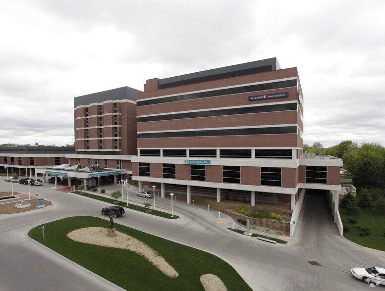 1500 S 48th St, Lincoln, NE à louer - Photo du bâtiment - Image 3 de 4