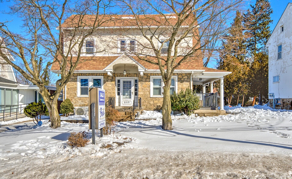 317 W Johnson Hwy, Norristown, PA for sale - Primary Photo - Image 1 of 20