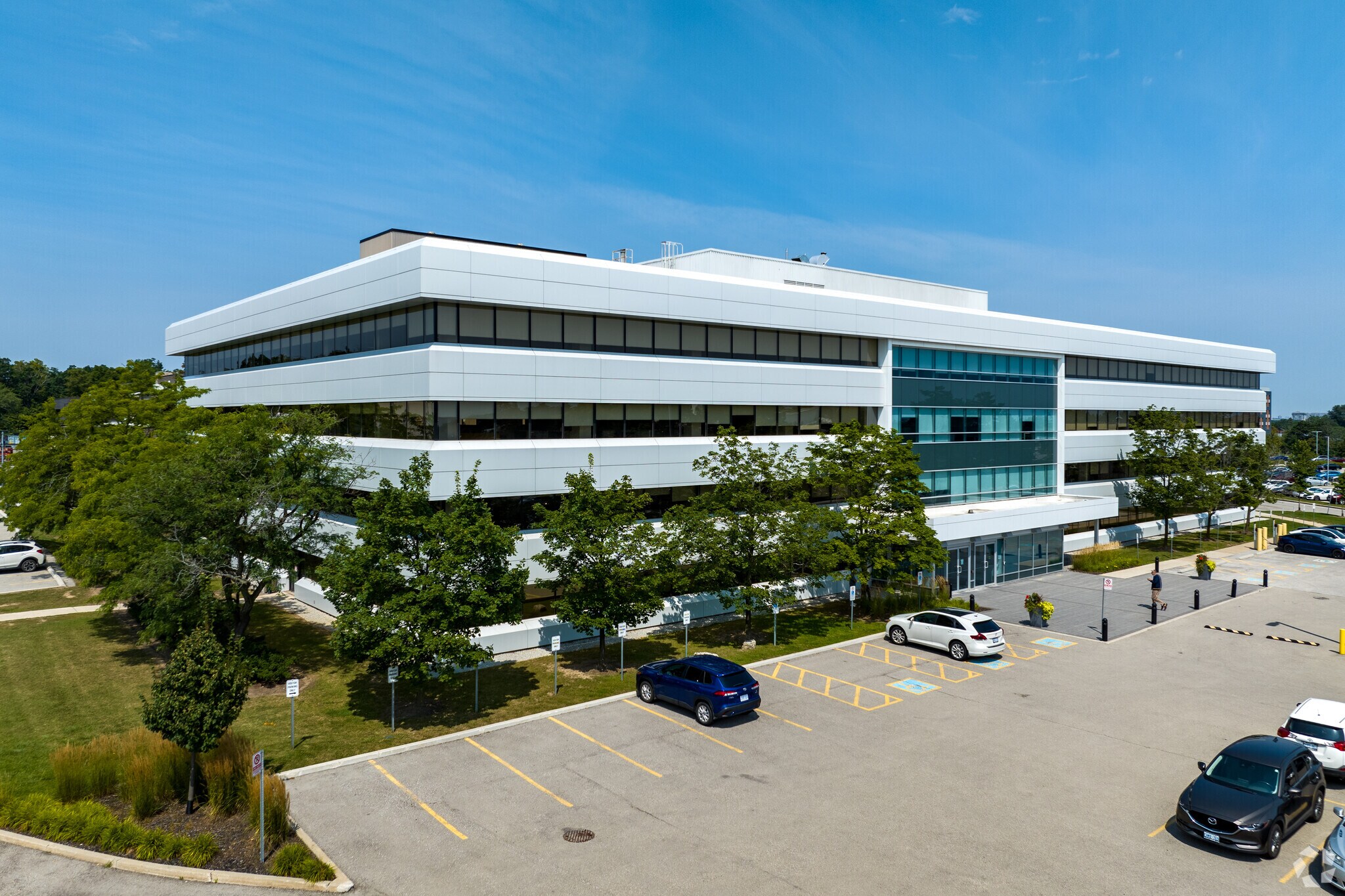 2285 Speakman Dr, Mississauga, ON à vendre Photo du bâtiment- Image 1 de 1