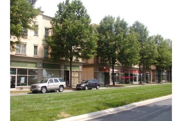 17115 Kenton Dr, Cornelius, NC à louer - Photo du bâtiment - Image 2 de 4