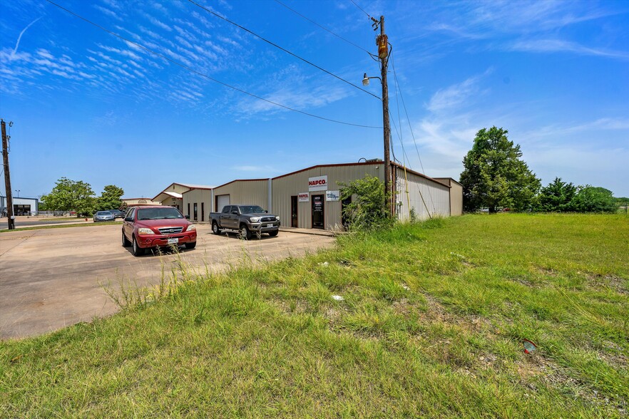 405 Milton, Hewitt, TX for lease - Building Photo - Image 2 of 3