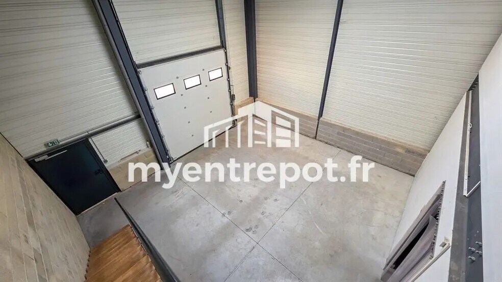 Flex in Aubagne for lease - Building Photo - Image 2 of 7